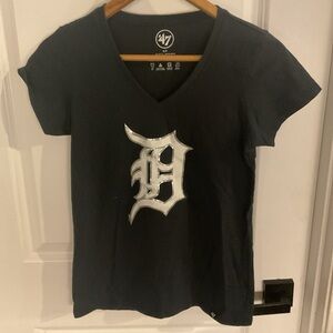47 - Detroit Tigers MLB - V-neck Short Sleeve Black T-Shirt with White Logo